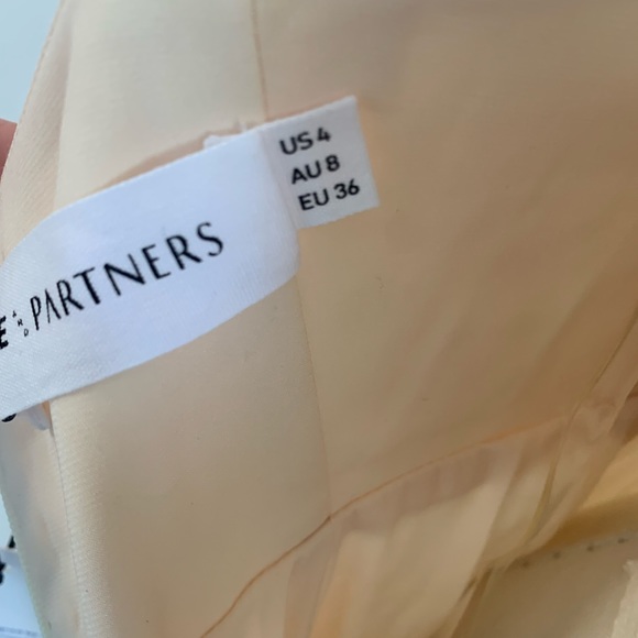 Fame and Partners- maxi dress with ruffles - Picture 5 of 5